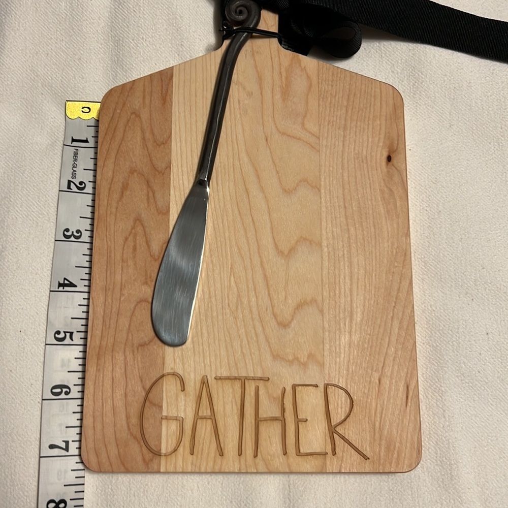 NWT Wooden Cutting Board & Cheese Knife Set - Kitchen Entertaining Gift - Picture 4 of 4